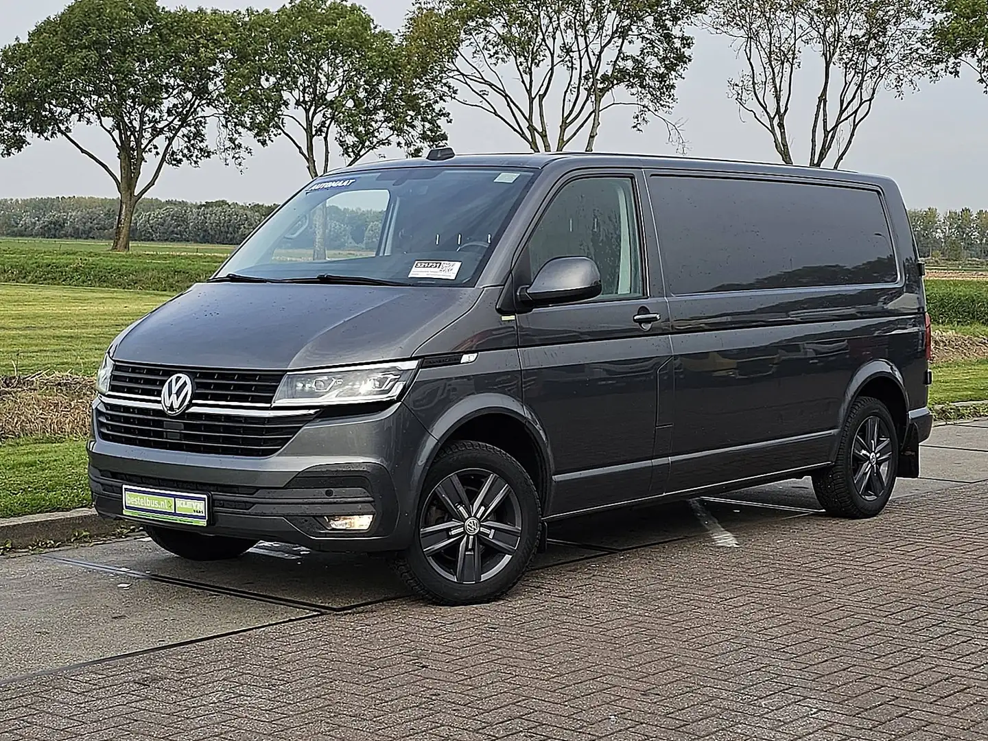Volkswagen Transporter 2.0 TDI L2H1 Digital-Cockpit Gris - 2