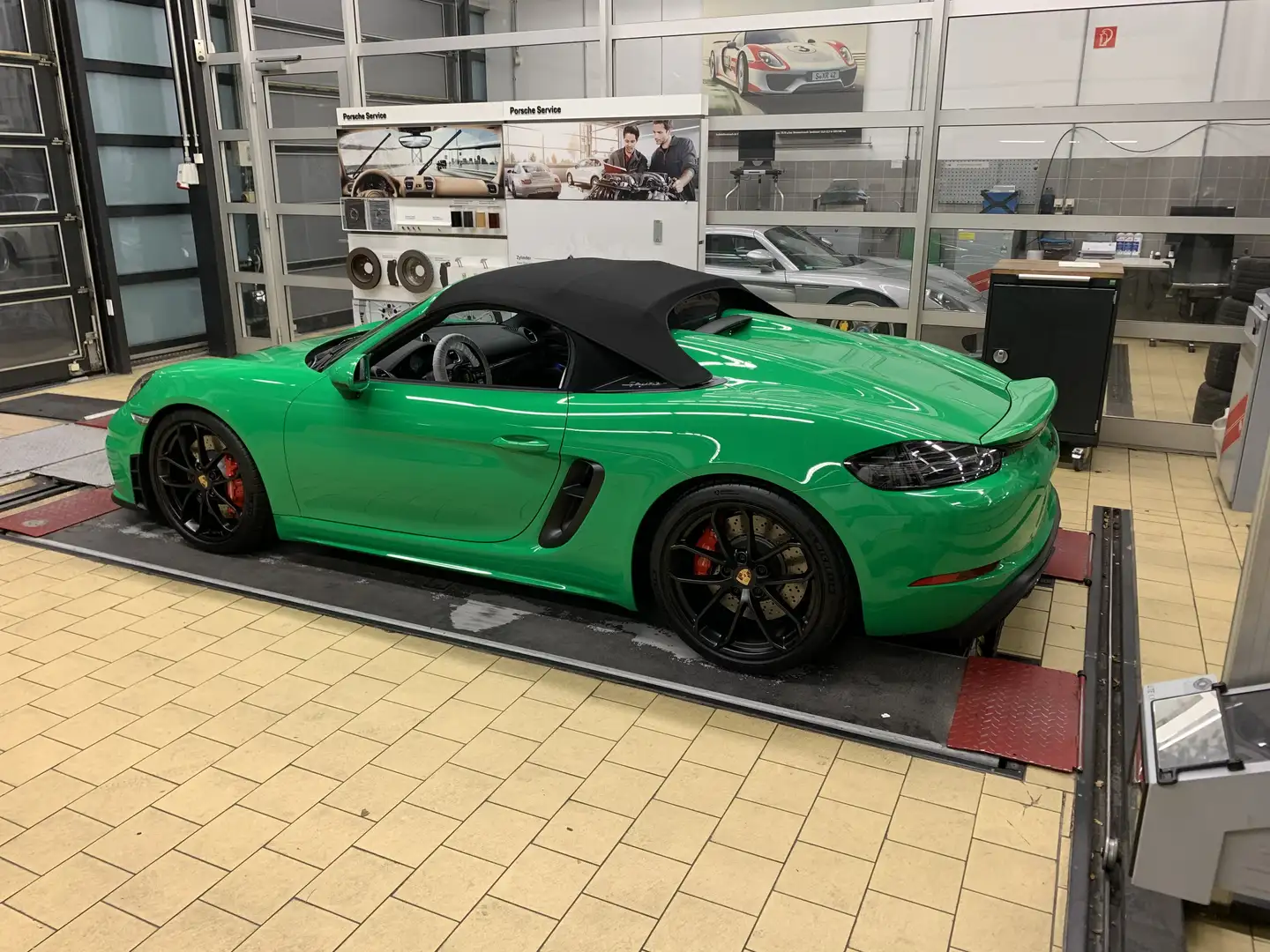 Porsche 718 Spyder PDK Voll Verde - 1