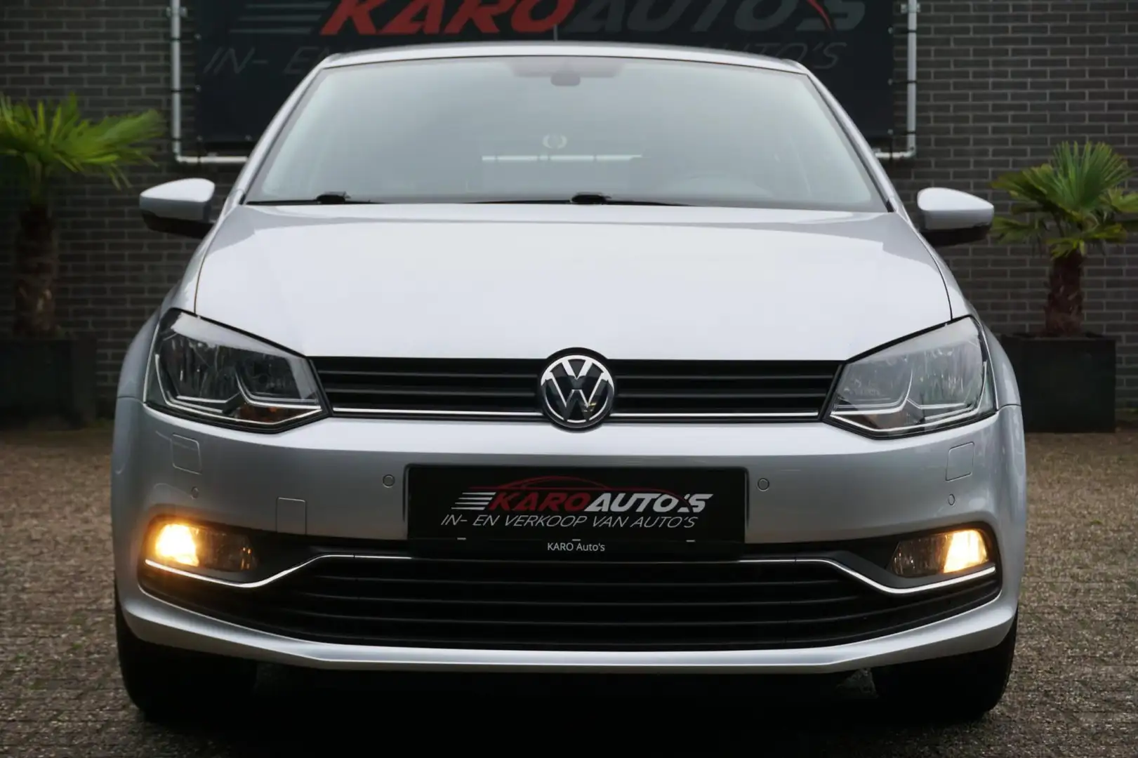 Volkswagen Polo 1.2 TSI Highline Carplay Cruise Clima 1e Eig Gris - 2