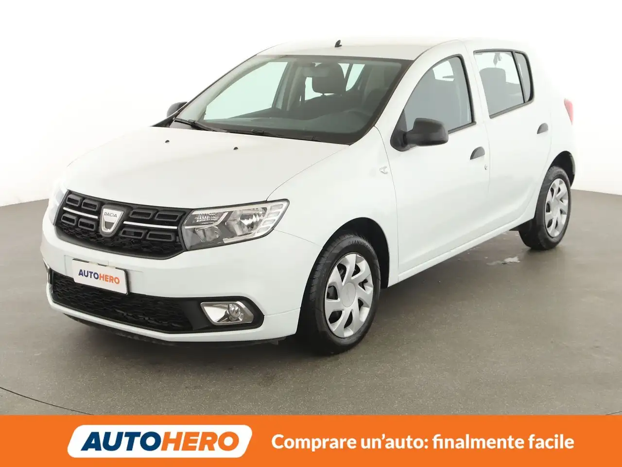 Dacia Sandero 1.0 SCe Essential — photo 1 of 25