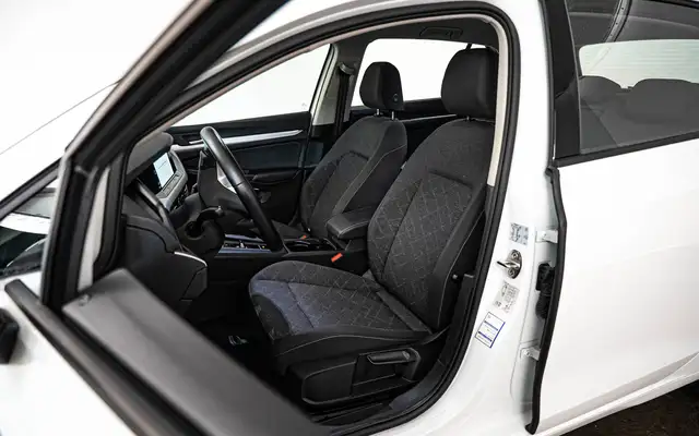 Volkswagen Golf view 9