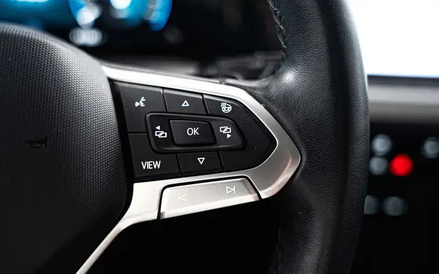 Volkswagen Golf view 13