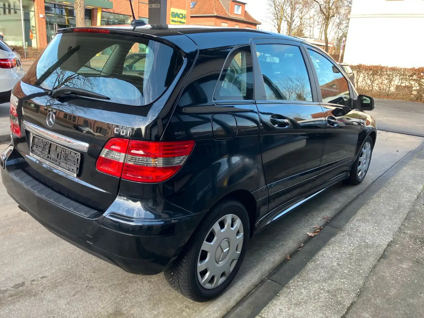 Mercedes-Benz B 180 CDI   Tüv 10/2027 Schwarz - 2