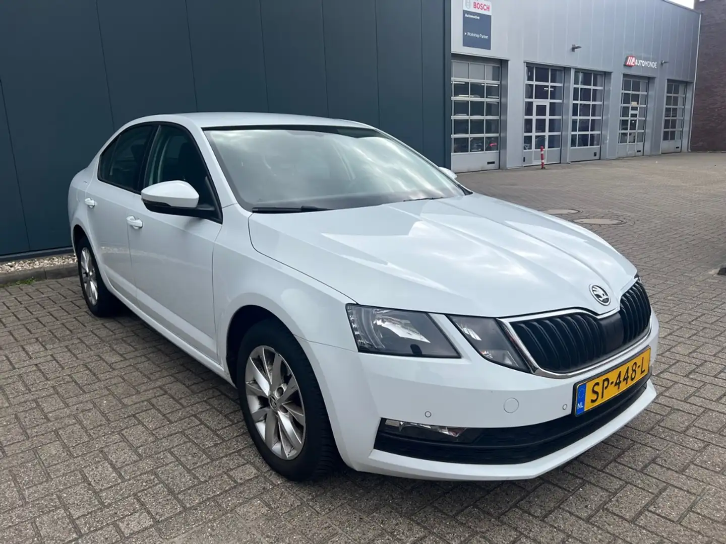 Skoda Octavia 1.5 TSI Greentech 150pk DSG-7 Ambition Business Wit - 2