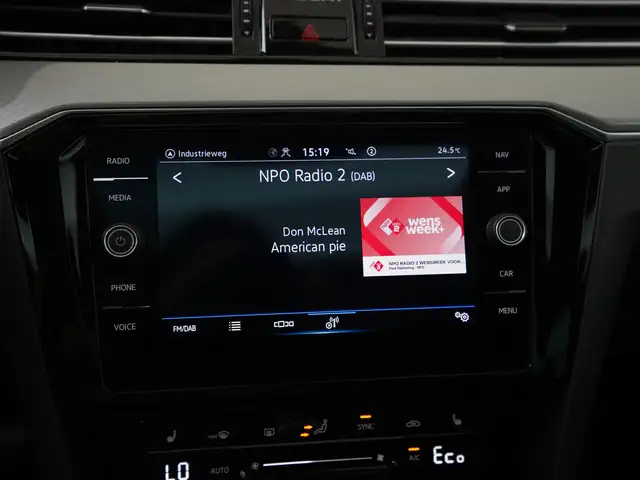 Volkswagen Passat view 13