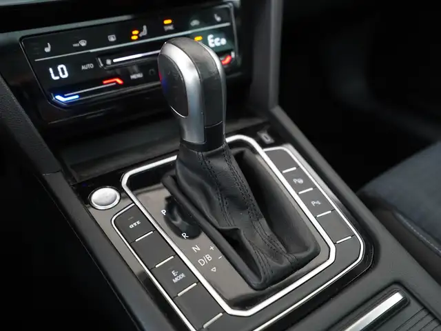 Volkswagen Passat view 10