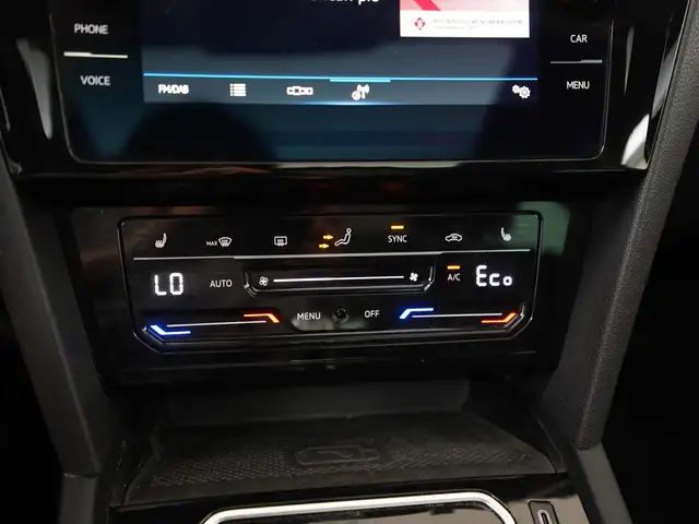 Volkswagen Passat view 11