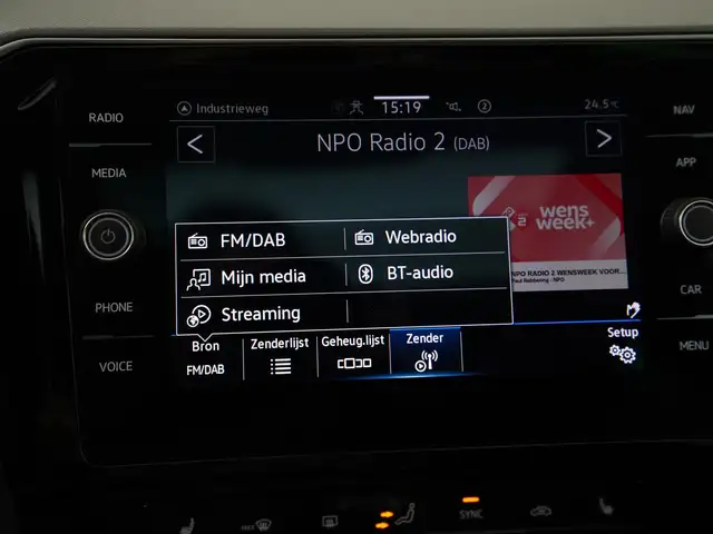 Volkswagen Passat view 14