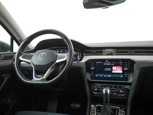 Volkswagen Passat view 5