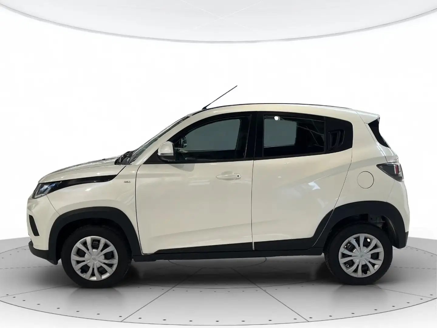 Mahindra KUV100 1.2 NXT K6+ Weiß - 2
