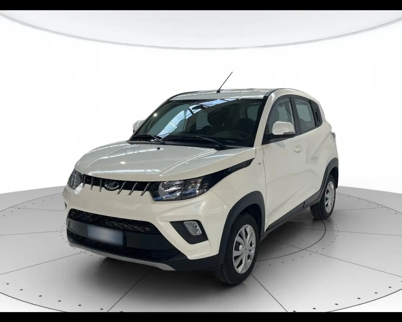 Mahindra KUV100 1.2 NXT K6+ Weiß - 1