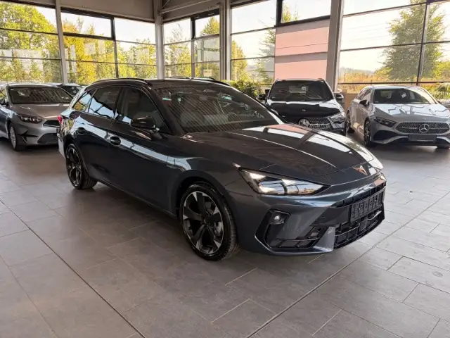 Cupra Leon view 3