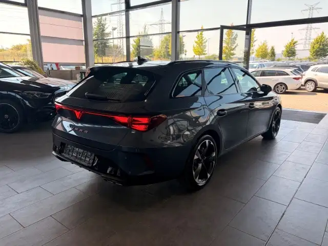 Cupra Leon view 4