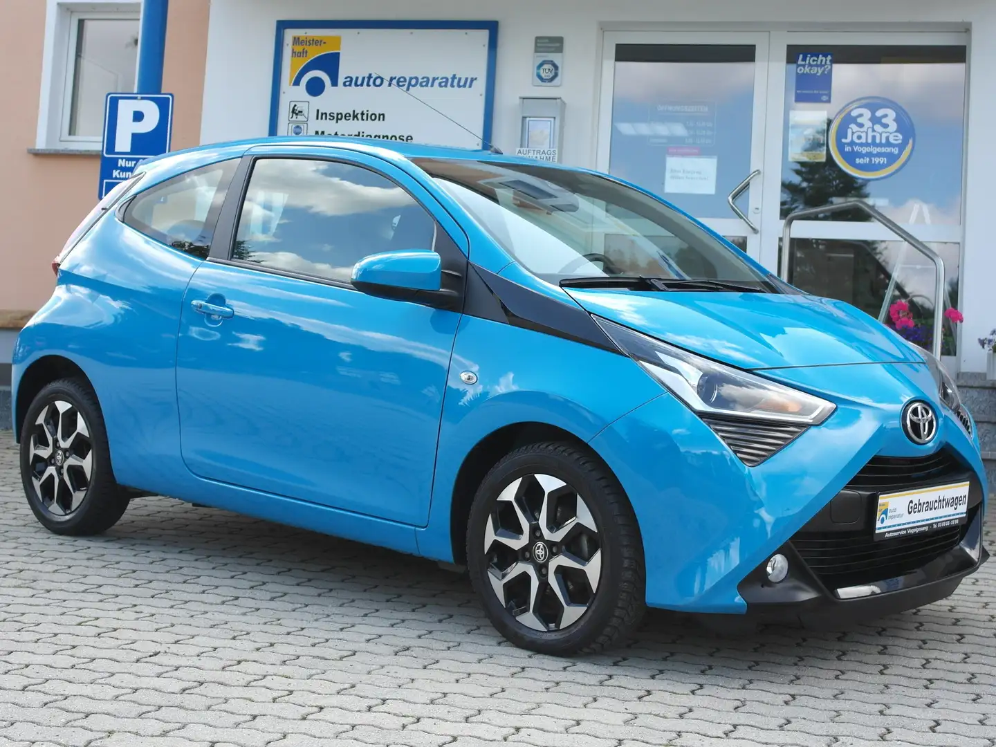 Toyota Aygo x-play connect, Automatik, Top-Zustand Blau - 1