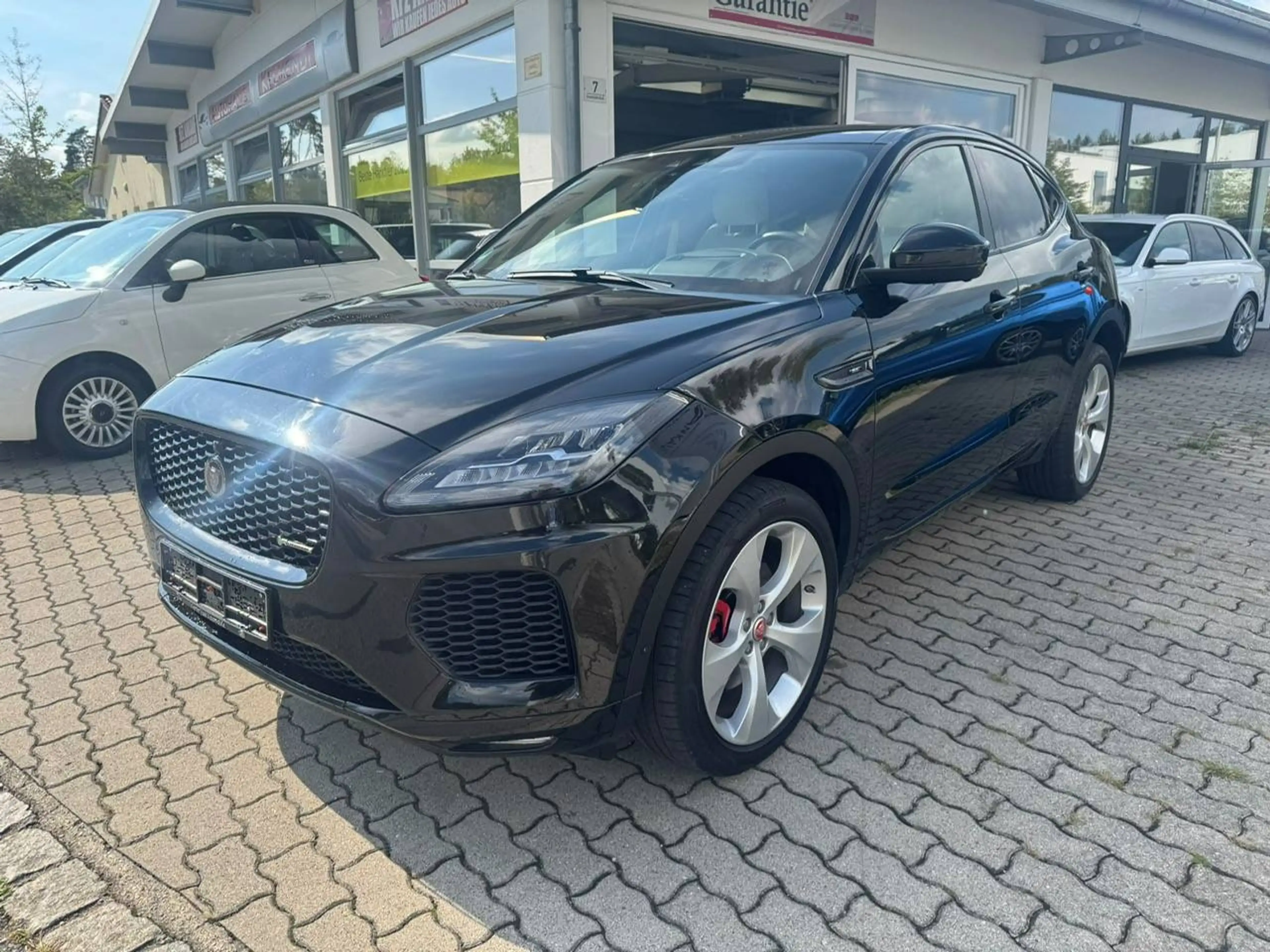 Jaguar E-Pace R-Dynamic SE AWD-Schekcheft-8 fach bereift- — photo 2