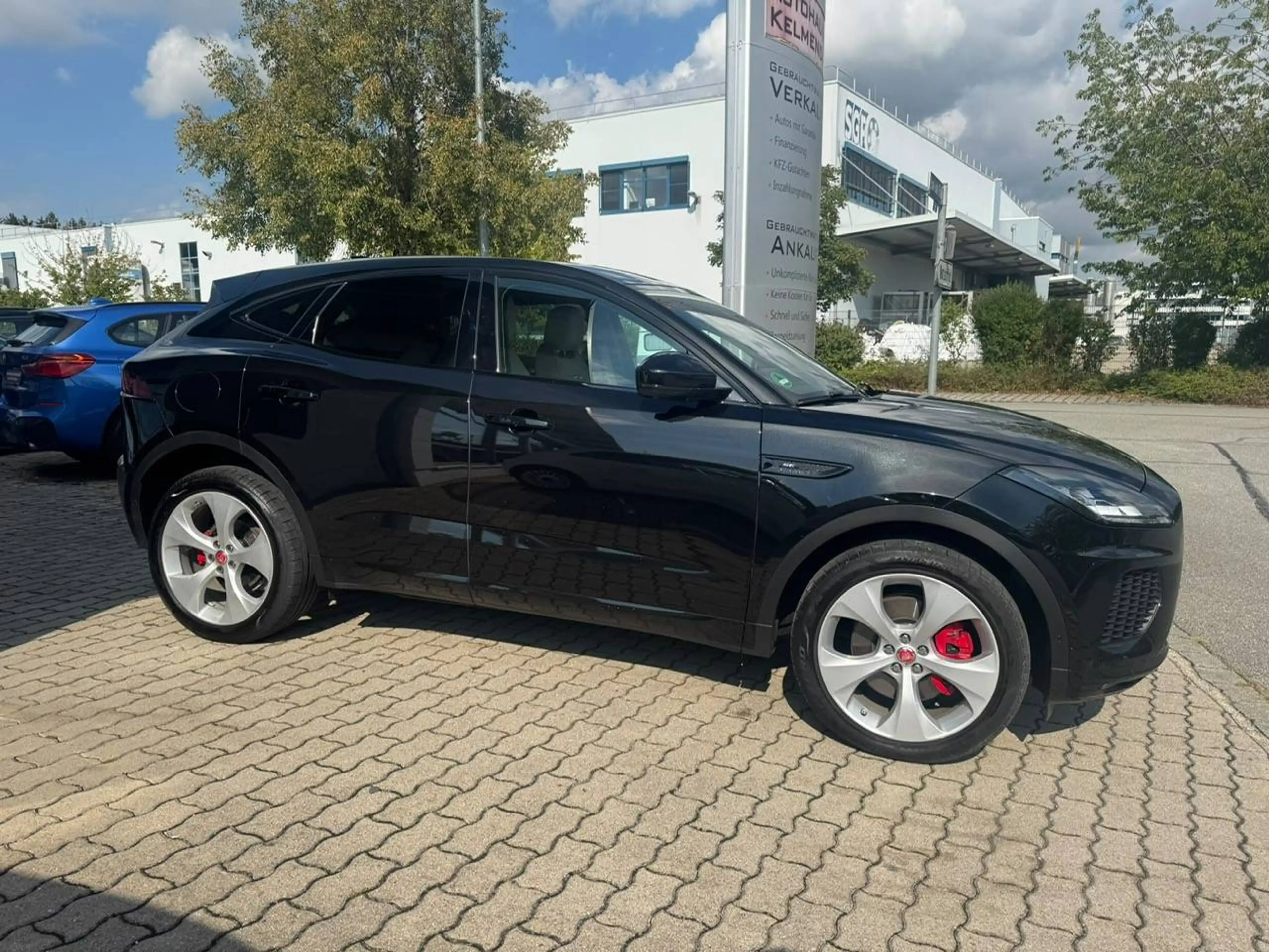 Jaguar E-Pace R-Dynamic SE AWD-Schekcheft-8 fach bereift- — photo 7