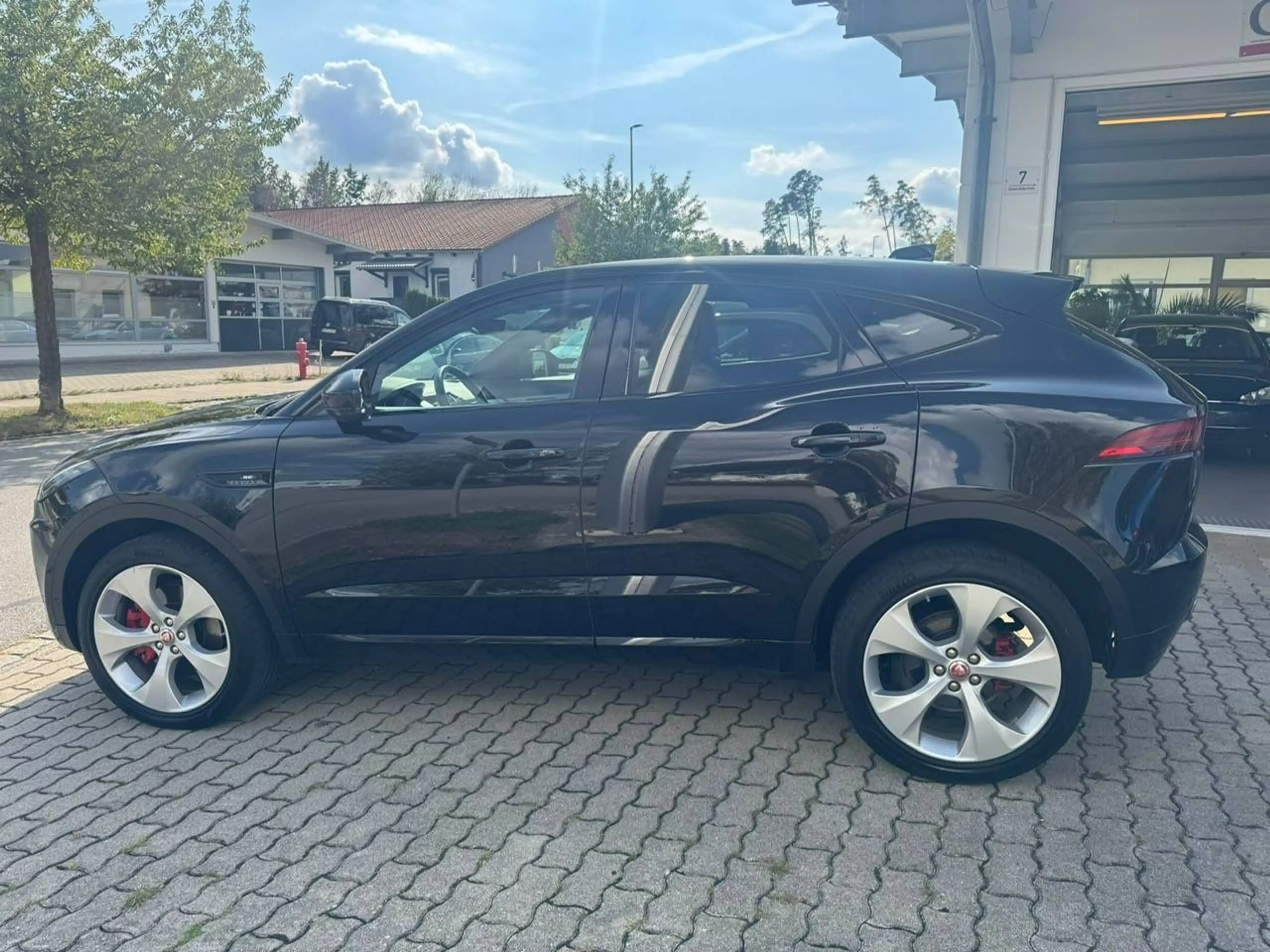 Jaguar E-Pace R-Dynamic SE AWD-Schekcheft-8 fach bereift- — photo 8