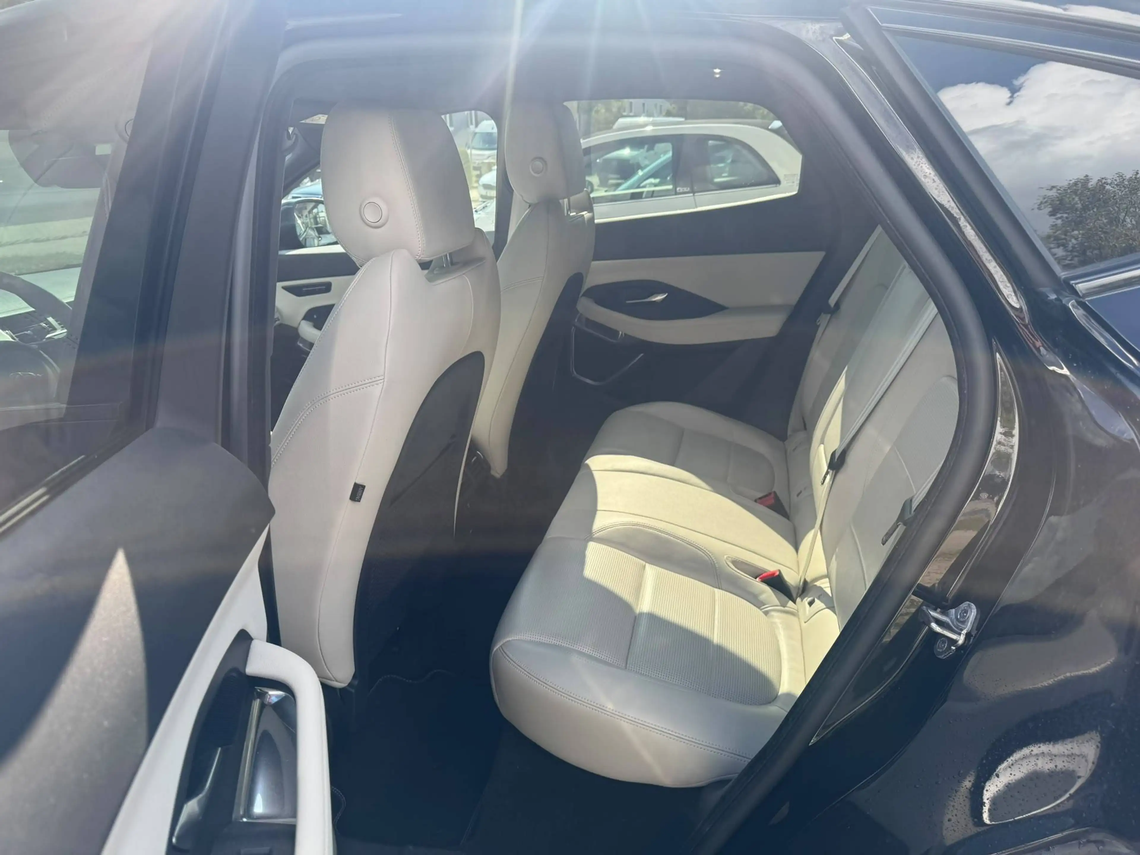Jaguar E-Pace R-Dynamic SE AWD-Schekcheft-8 fach bereift- — photo 12