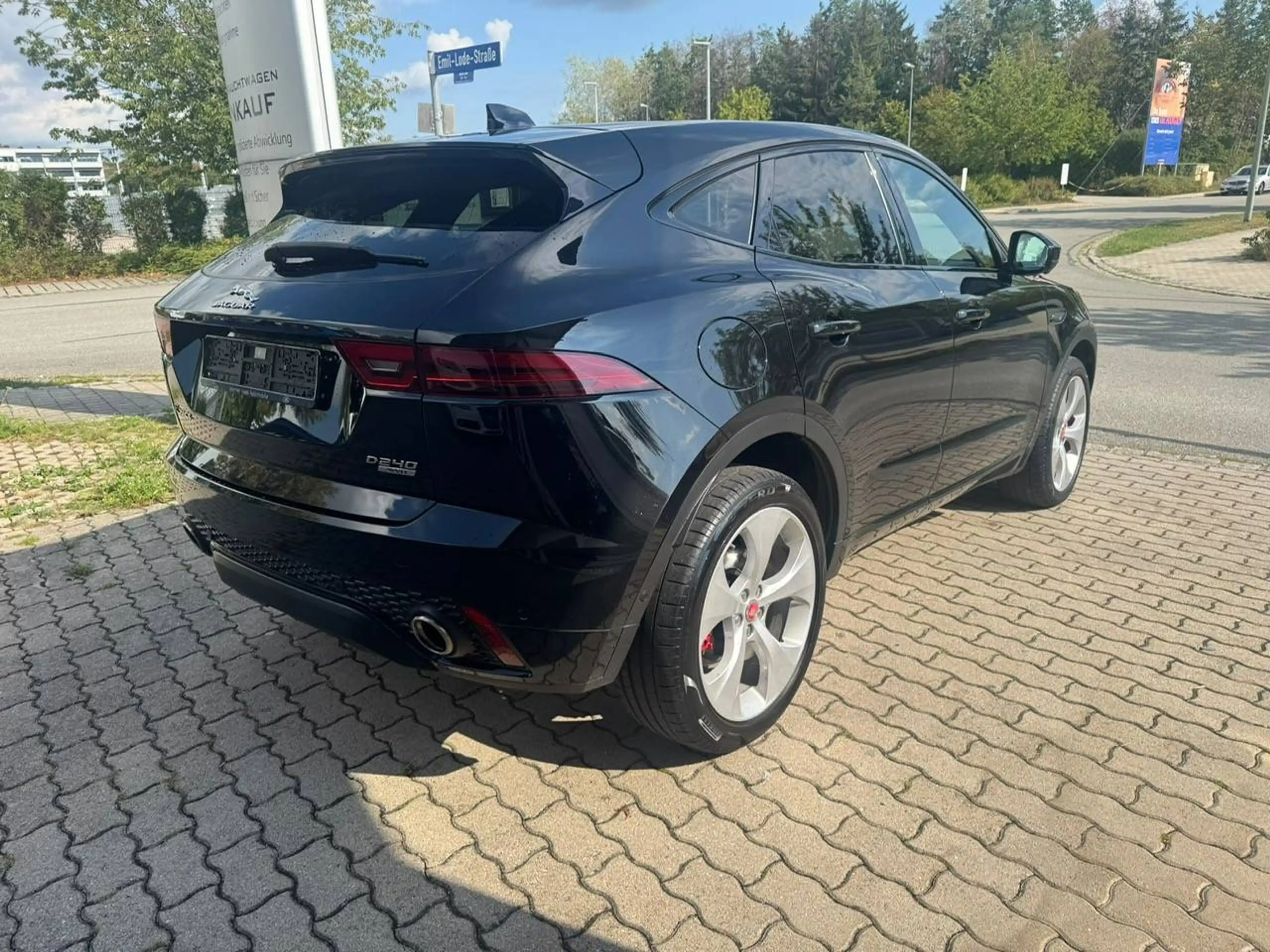 Jaguar E-Pace R-Dynamic SE AWD-Schekcheft-8 fach bereift- — photo 6