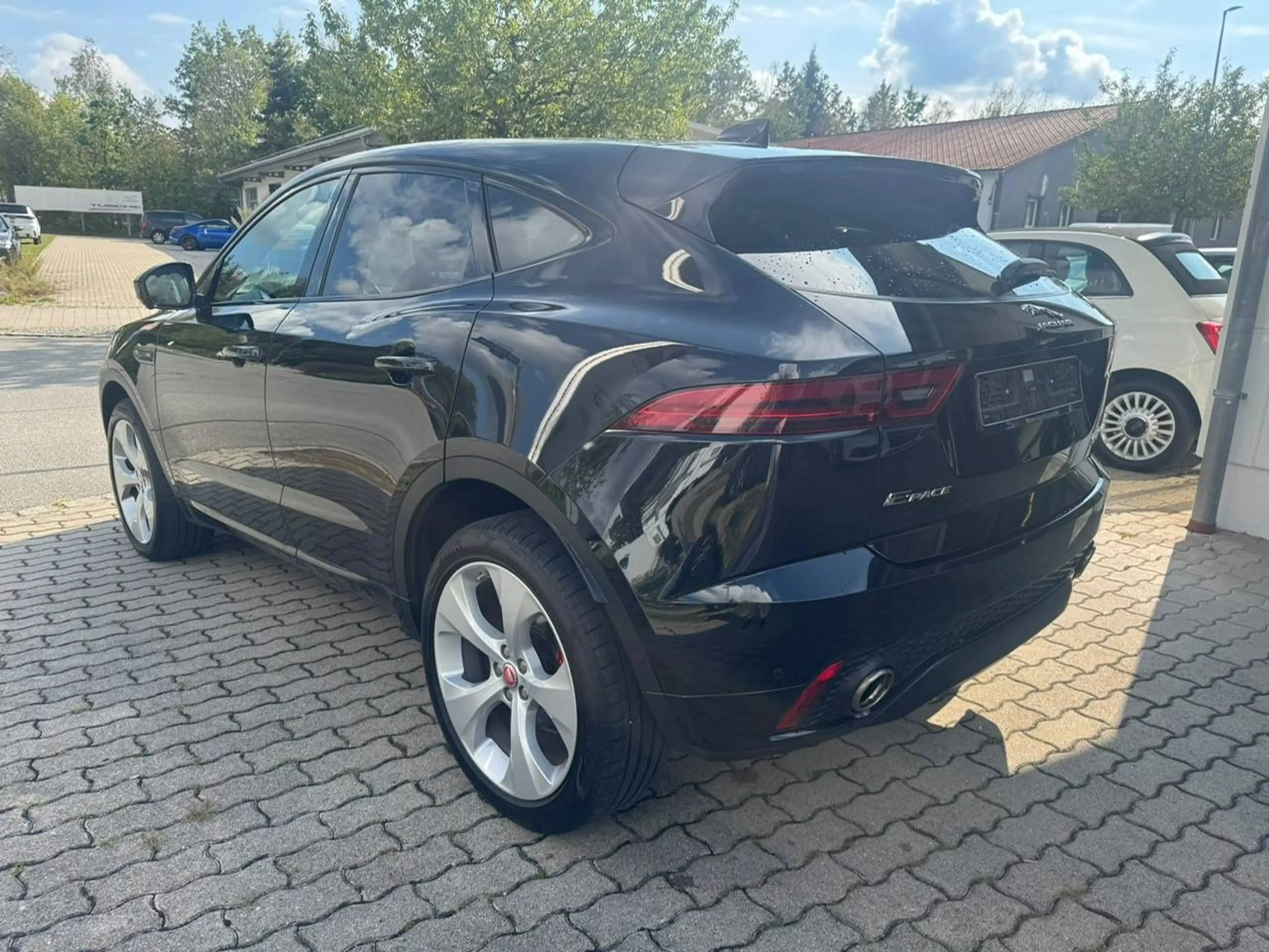 Jaguar E-Pace R-Dynamic SE AWD-Schekcheft-8 fach bereift- — photo 9