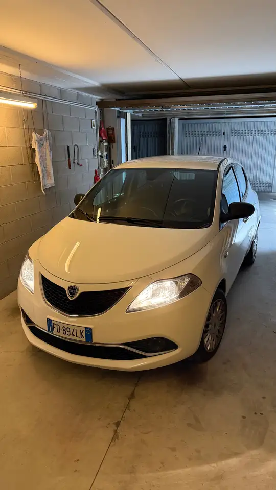 Lancia Ypsilon