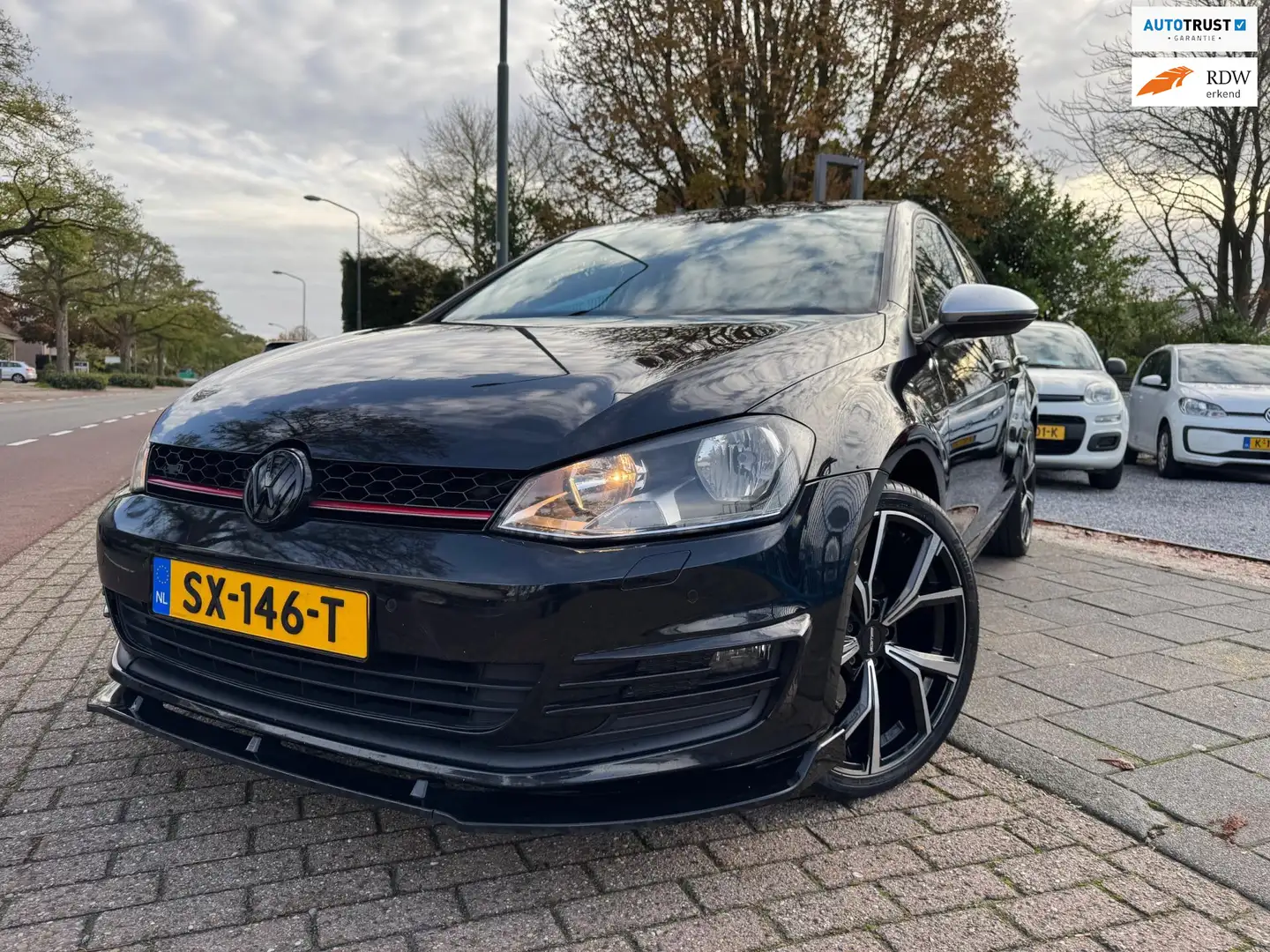 Volkswagen Golf 1.2 TSI Cup Clima Elek Pakket 19” Navi Cruise Zwart - 1