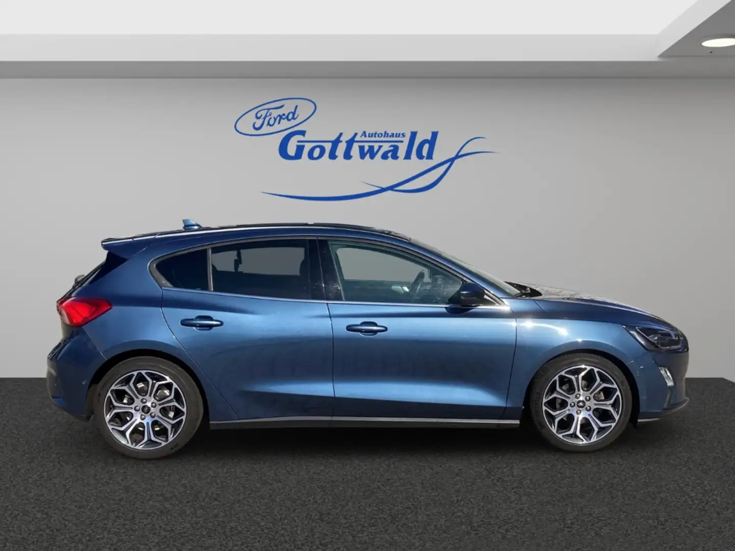 Ford Focus Titanium LED PDC Navi RFK Winterpaket Blau - 2