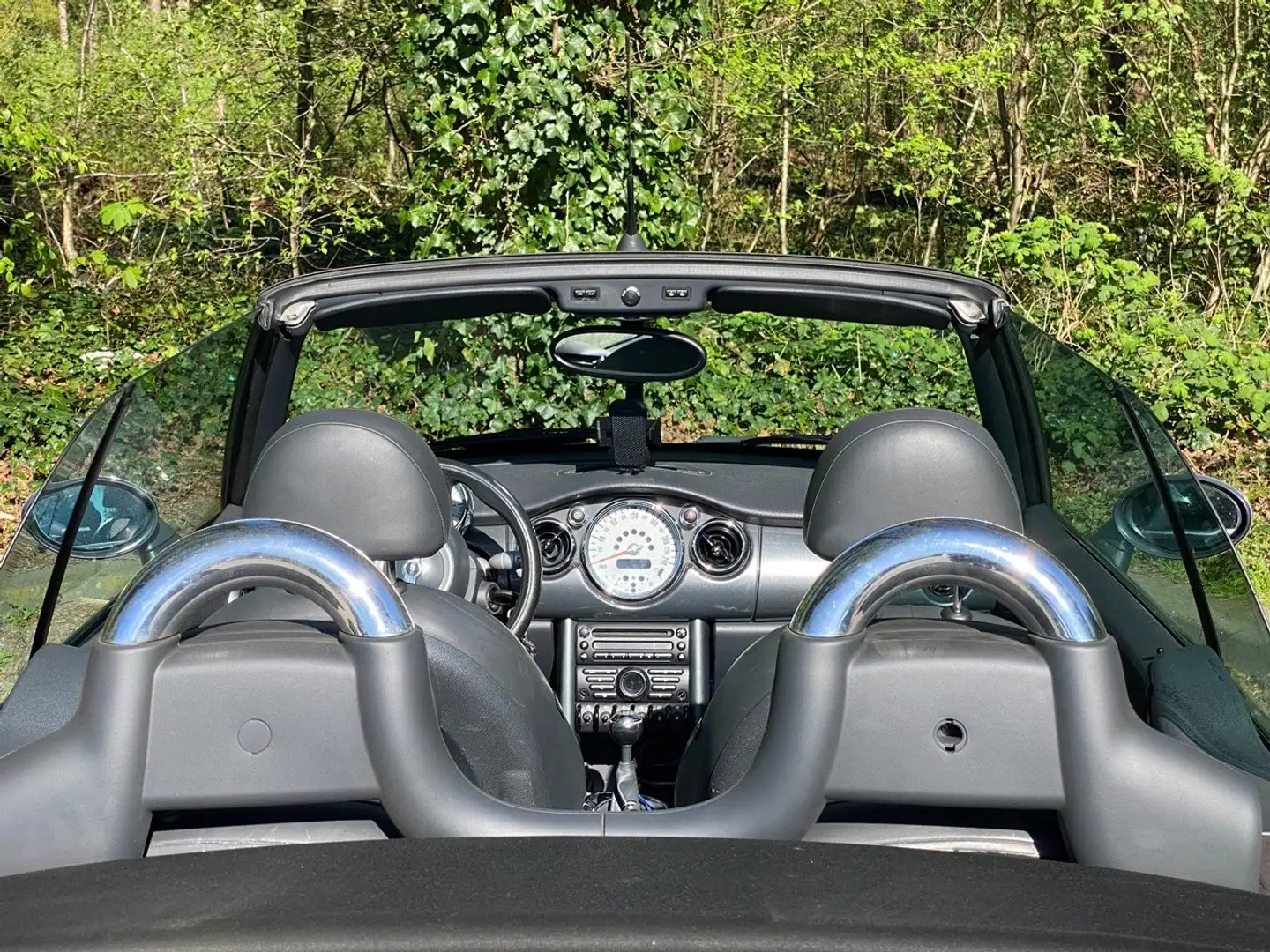 MINI Cooper S Cabrio 1.6 S Zwart - 2