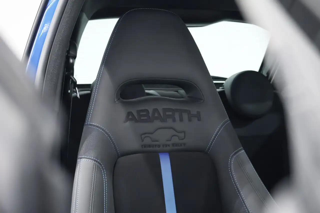 Abarth 695 2024 — фото 13