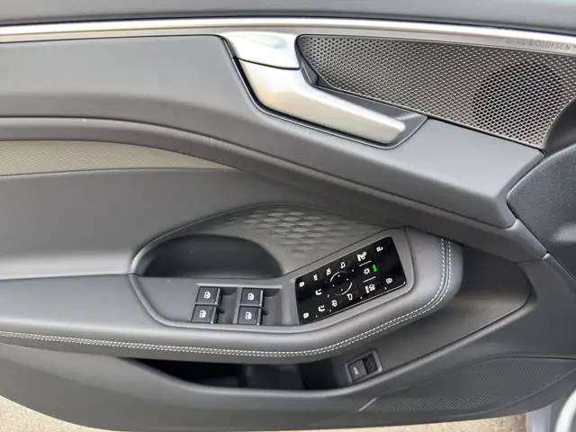 Audi A6 view 8