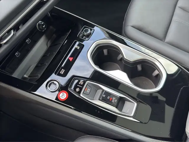 Audi A6 view 11