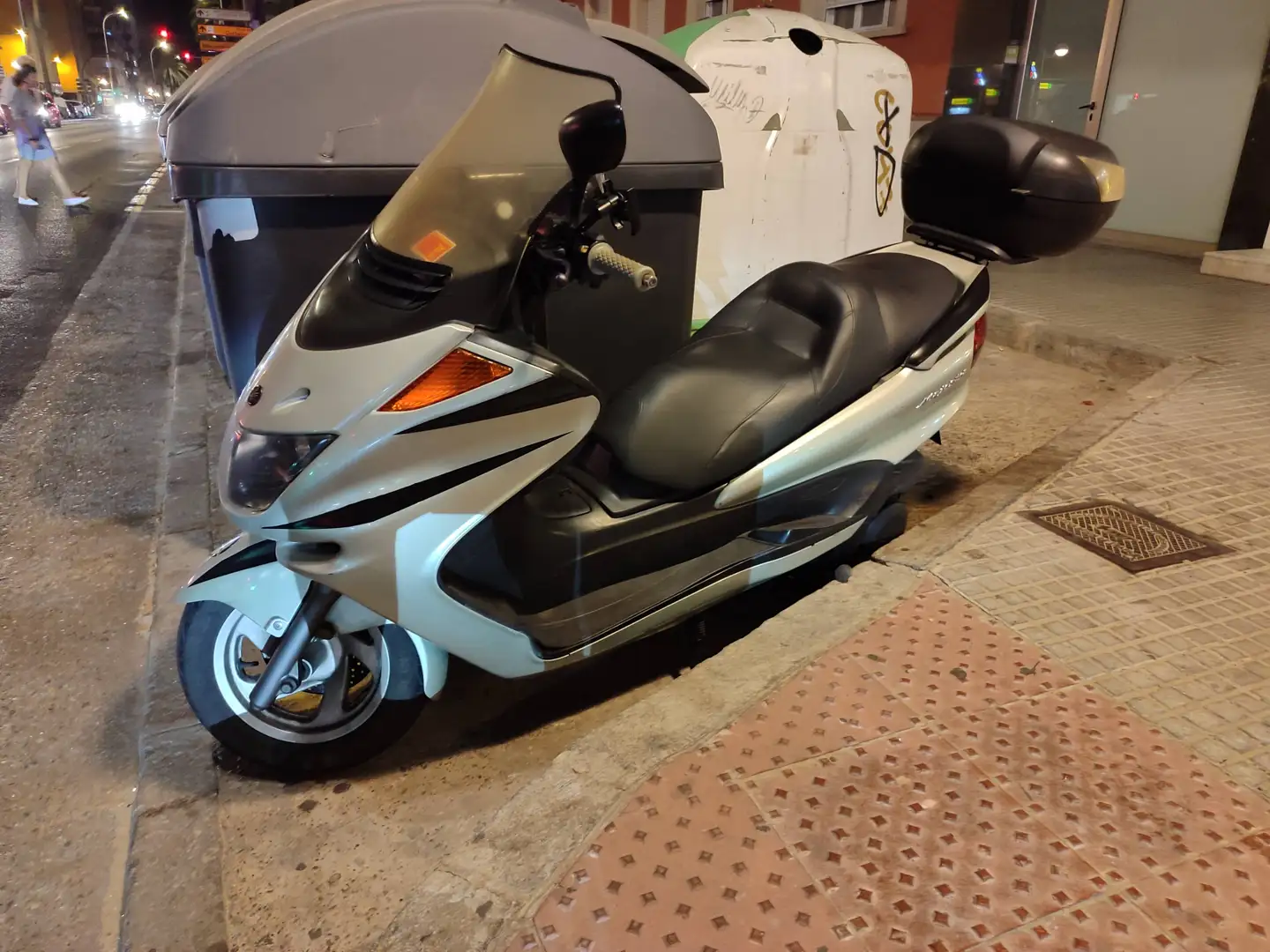Yamaha Majesty 250 Plateado - 2