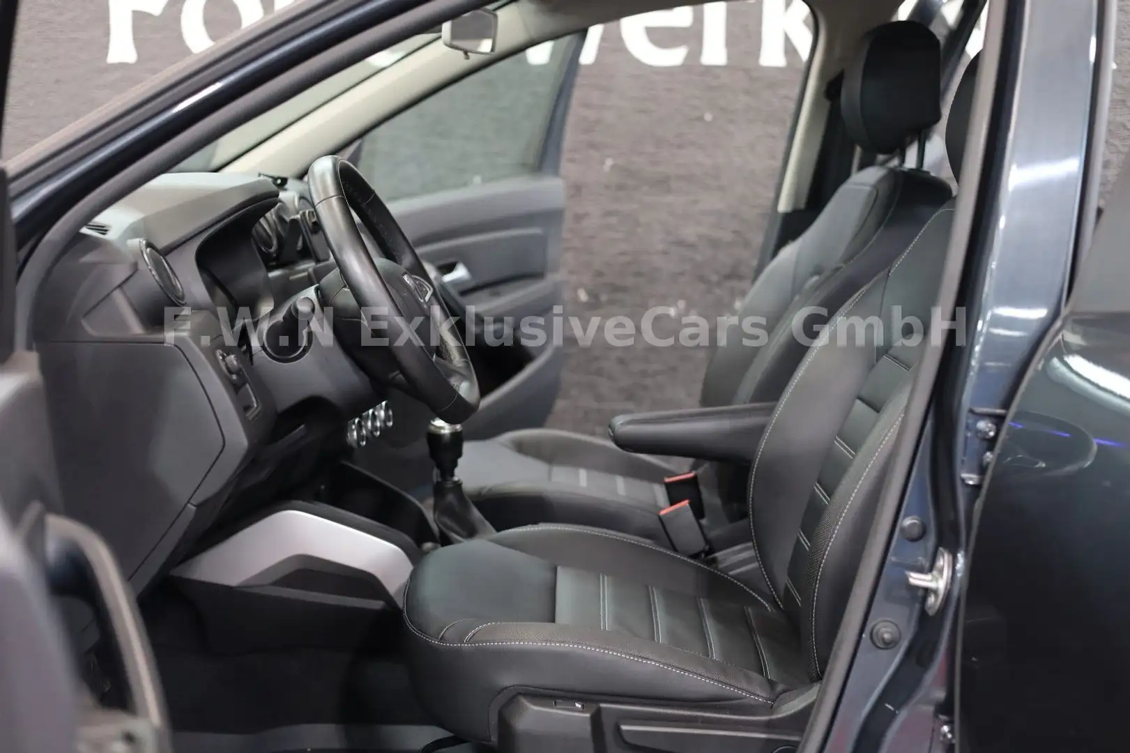 Dacia Duster II Prestige 4WD AHK*360° Navi* Gris - 2