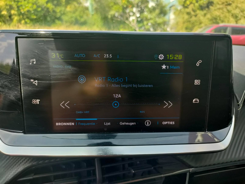 Peugeot e-2008 e-2008 50 kWh GT Line — photo 11