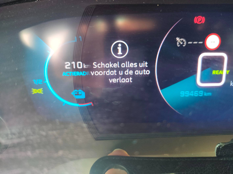 Peugeot e-2008 e-2008 50 kWh GT Line — photo 12