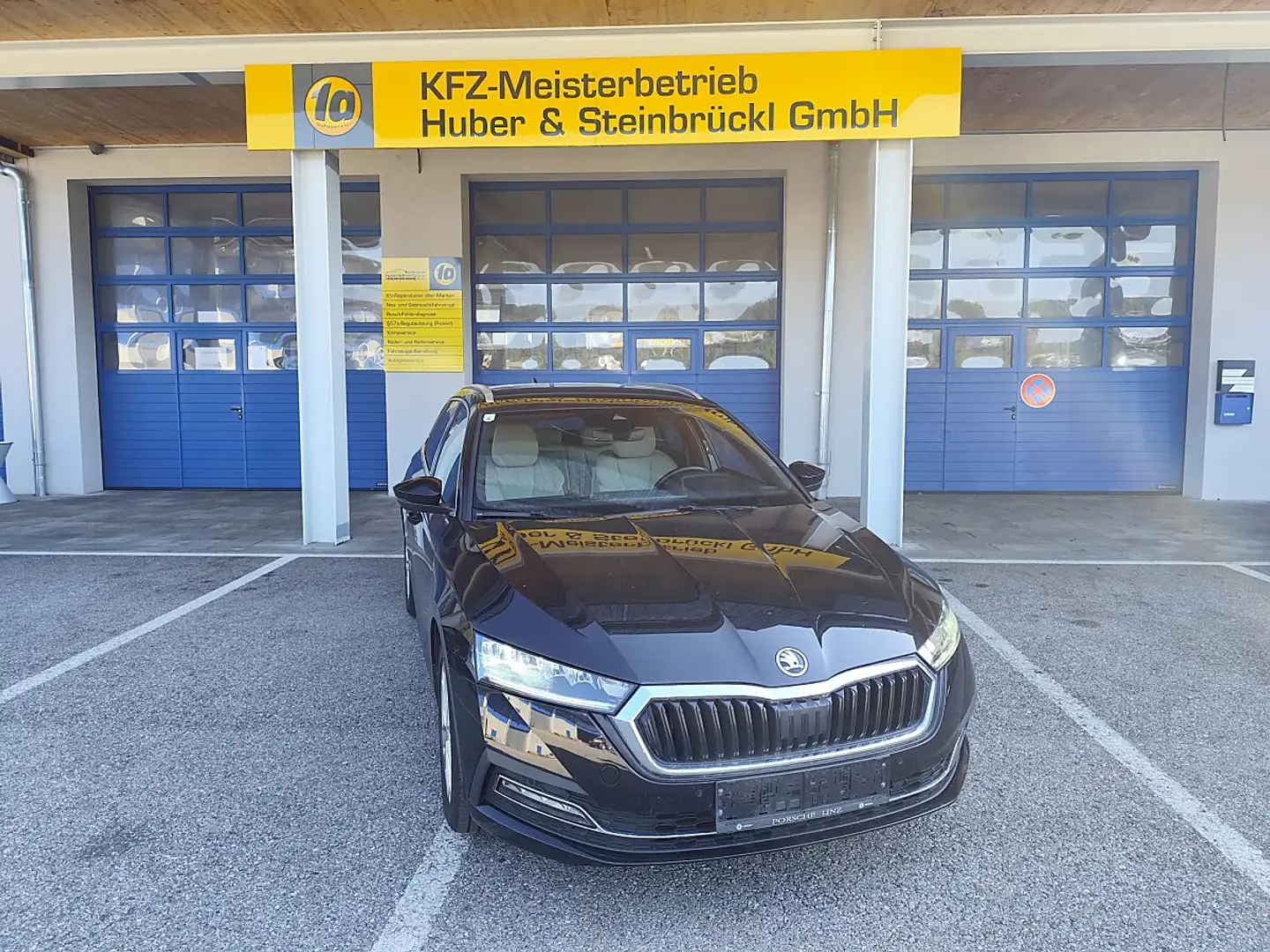 Skoda Octavia Combi 2,0 TDI Style Schwarz - 2