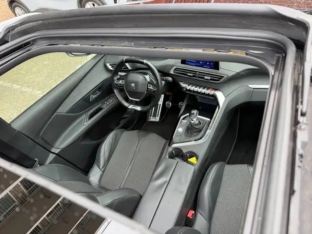 Peugeot 3008 view 2