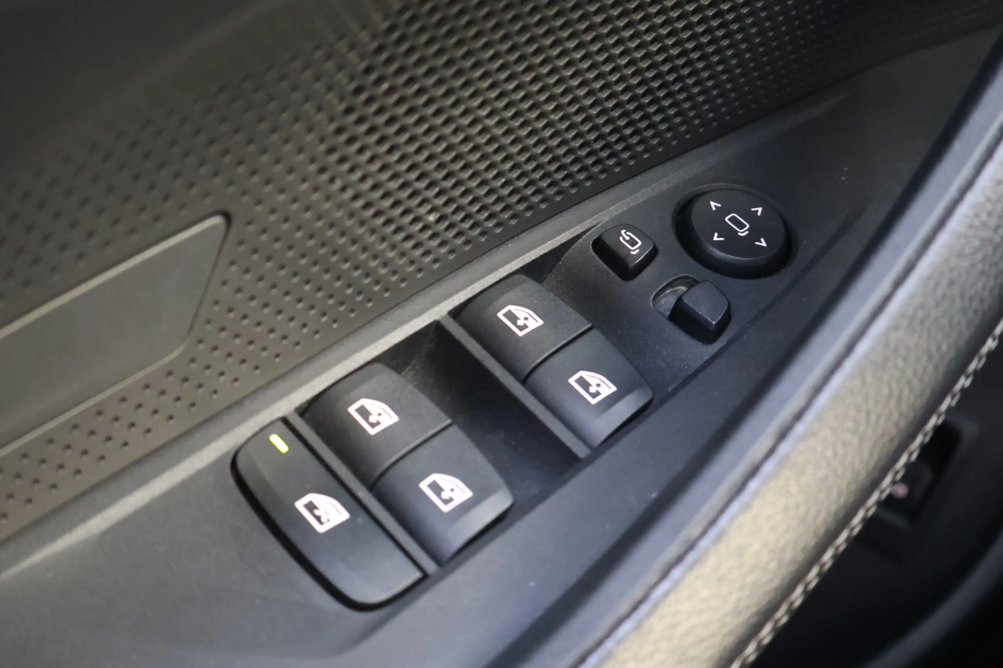 BMW i4 eDrive40 / Trekhaak / Achteruitrijcamera / Stoelve — photo 15