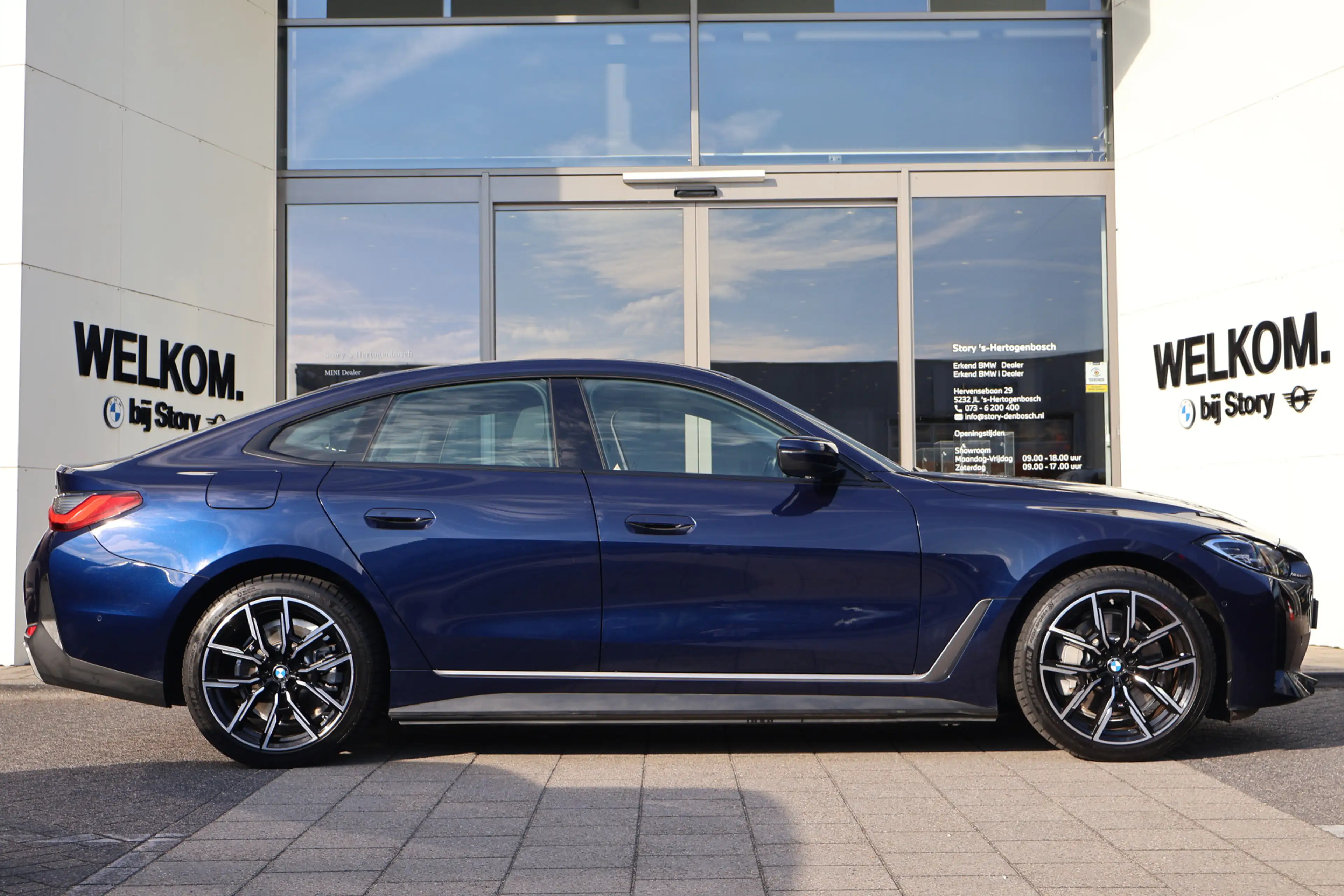 BMW i4 eDrive40 / Trekhaak / Achteruitrijcamera / Stoelve — photo 10