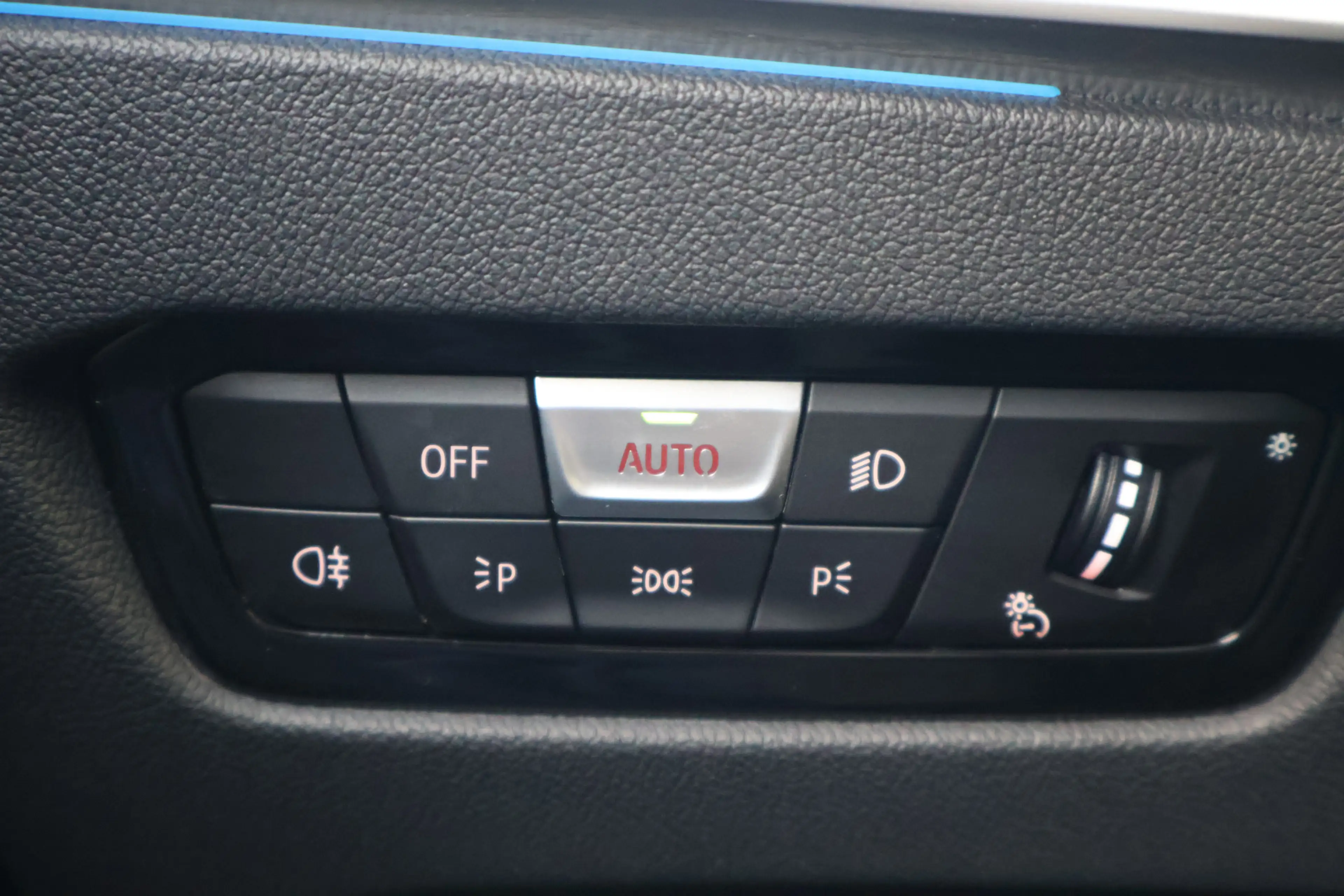 BMW i4 eDrive40 / Trekhaak / Achteruitrijcamera / Stoelve — photo 14