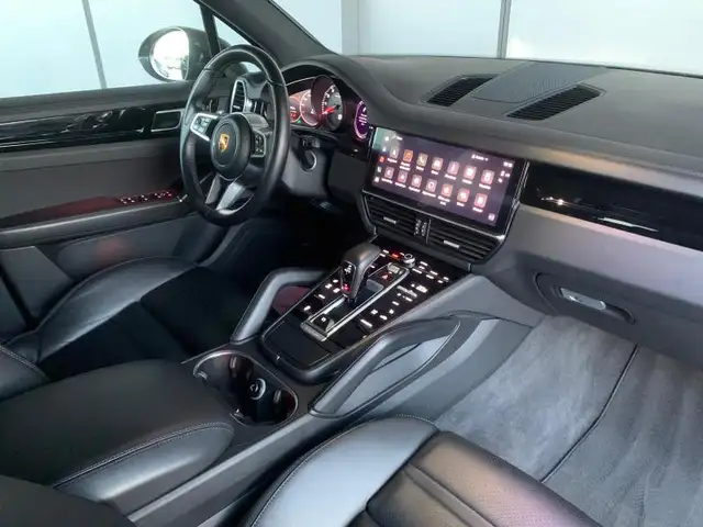 Porsche Cayenne view 7