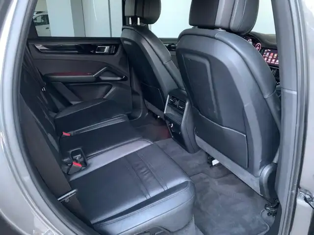 Porsche Cayenne view 8