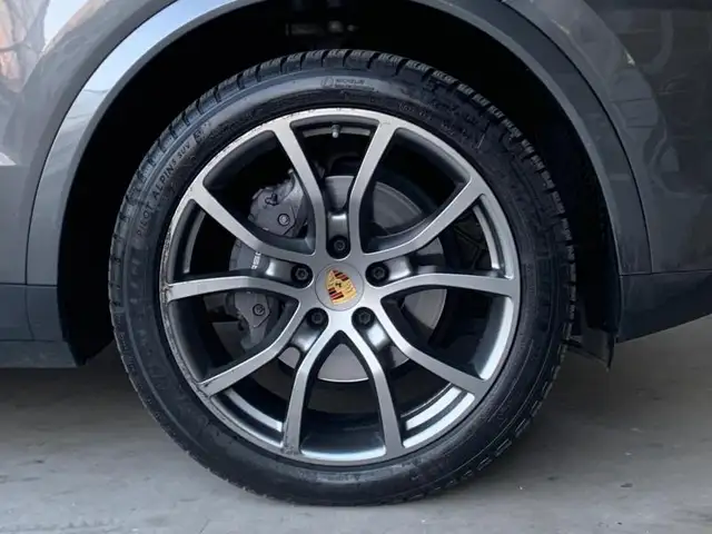 Porsche Cayenne view 5