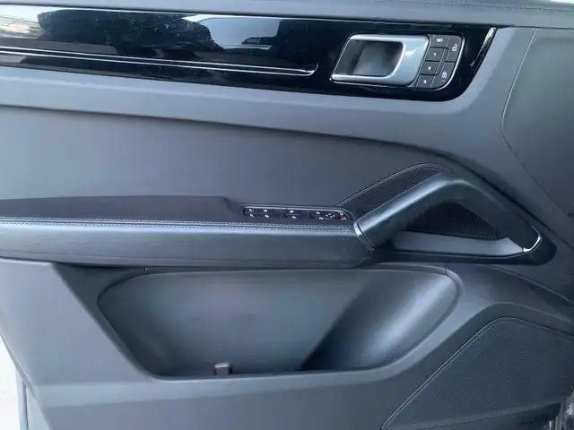 Porsche Cayenne view 11