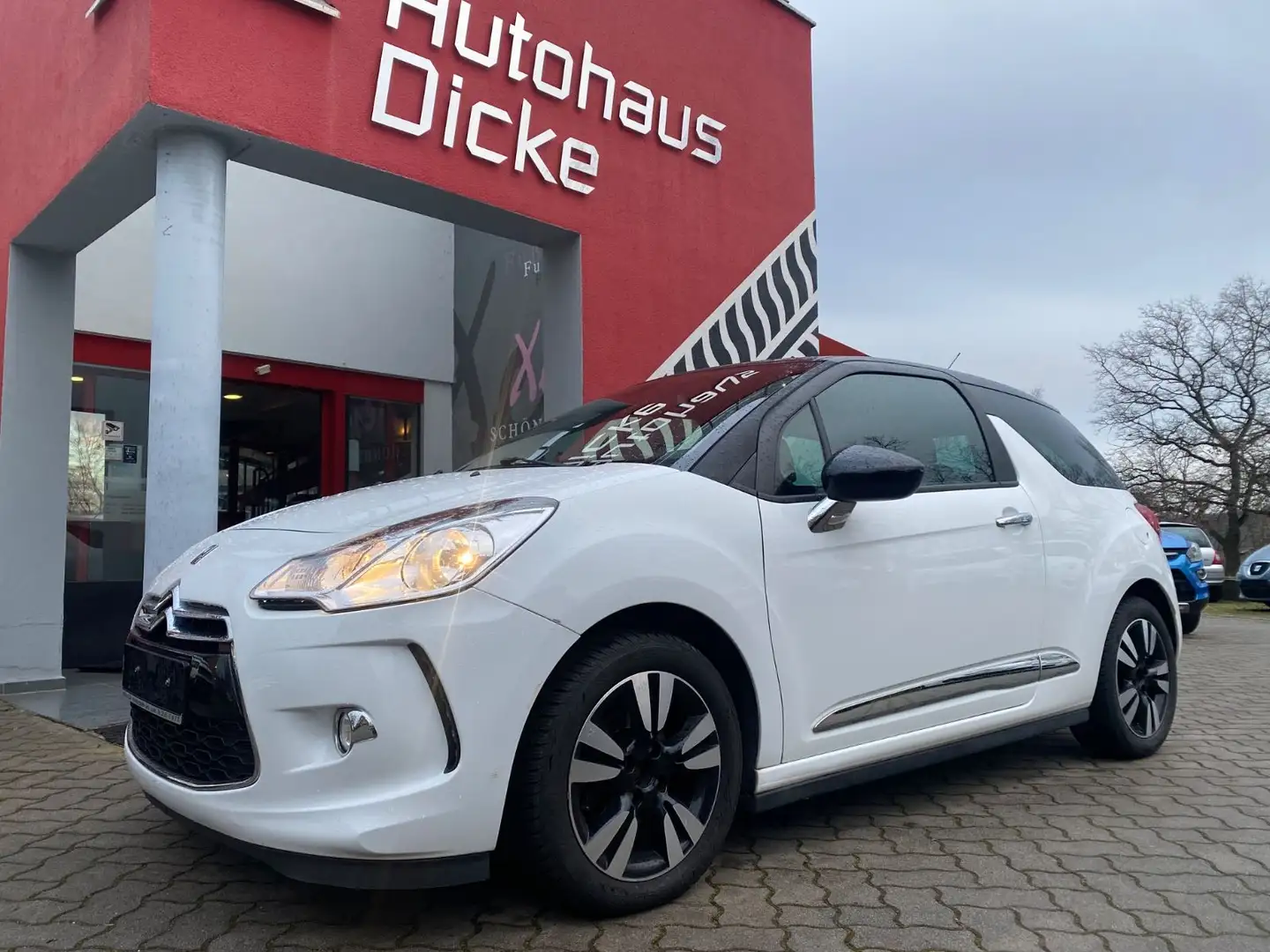 Citroen DS3 SoChic Klimaautom Tempom 2.Hd Schwarz - 1