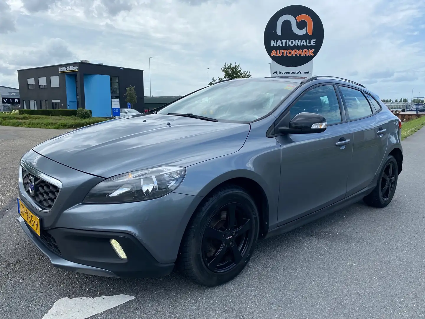 Volvo V40 Cross Country 2014 * 1.6 D2 Momentum * LED * AUTOMAAT * LMV Grijs - 1