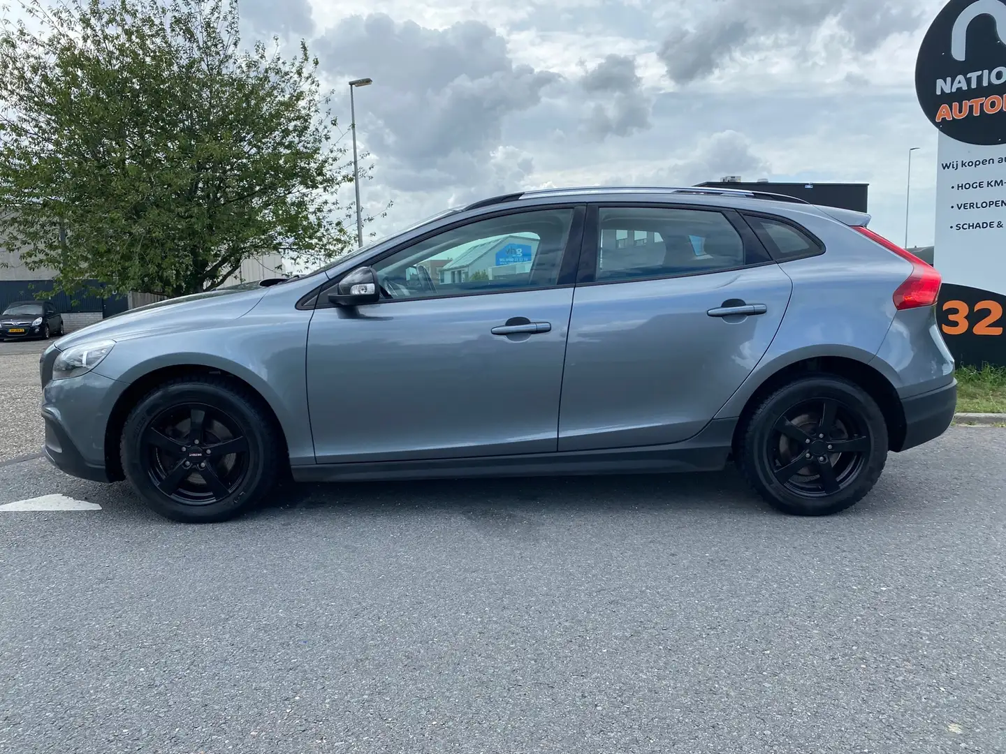 Volvo V40 Cross Country 2014 * 1.6 D2 Momentum * LED * AUTOMAAT * LMV Grijs - 2