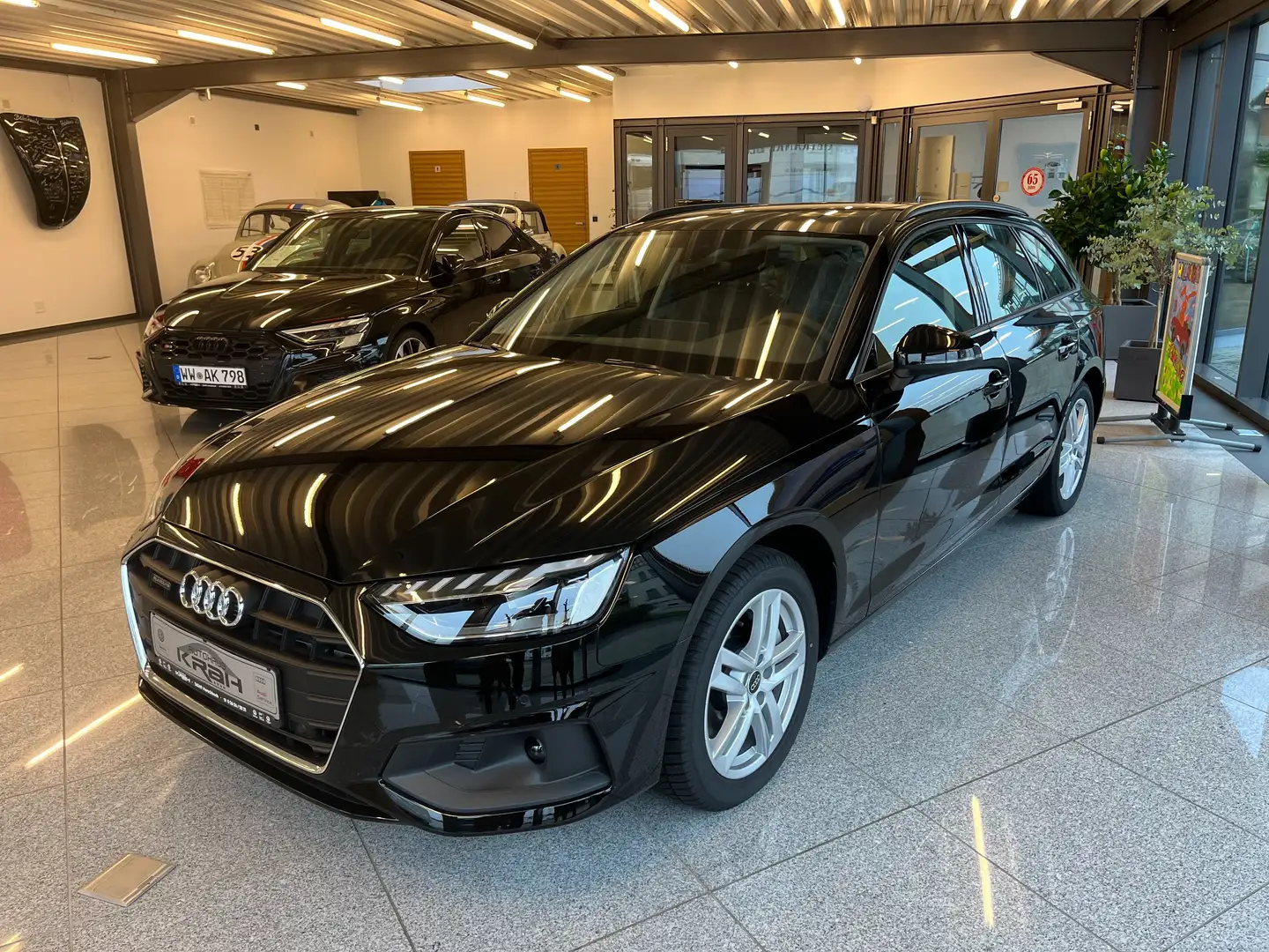 Audi A4 Avant 40 TDI S tronic Schwarz - 1