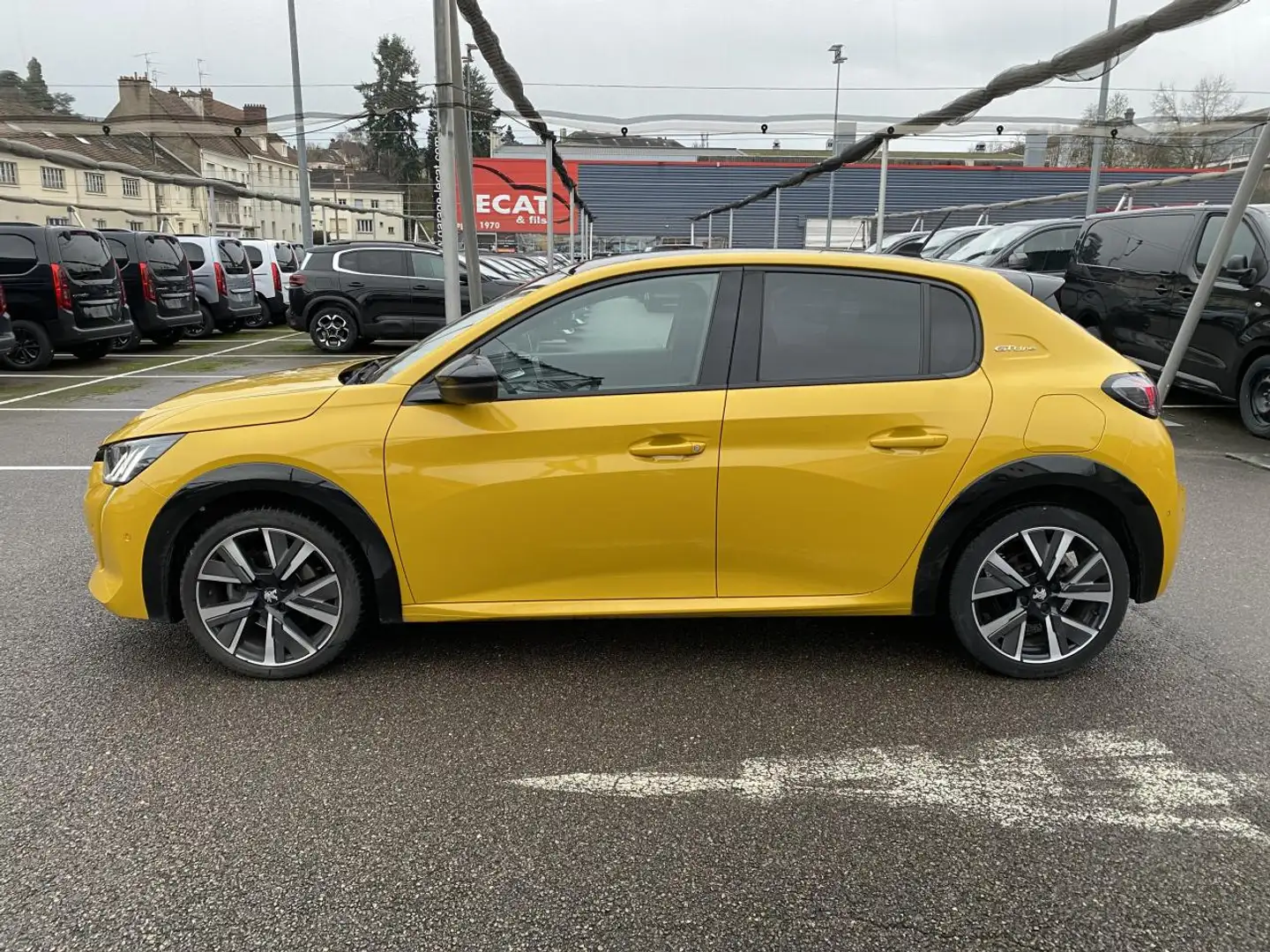 Peugeot 208 II 1.2 PureTech S\u0026S 100 GT Line Jaune - 2