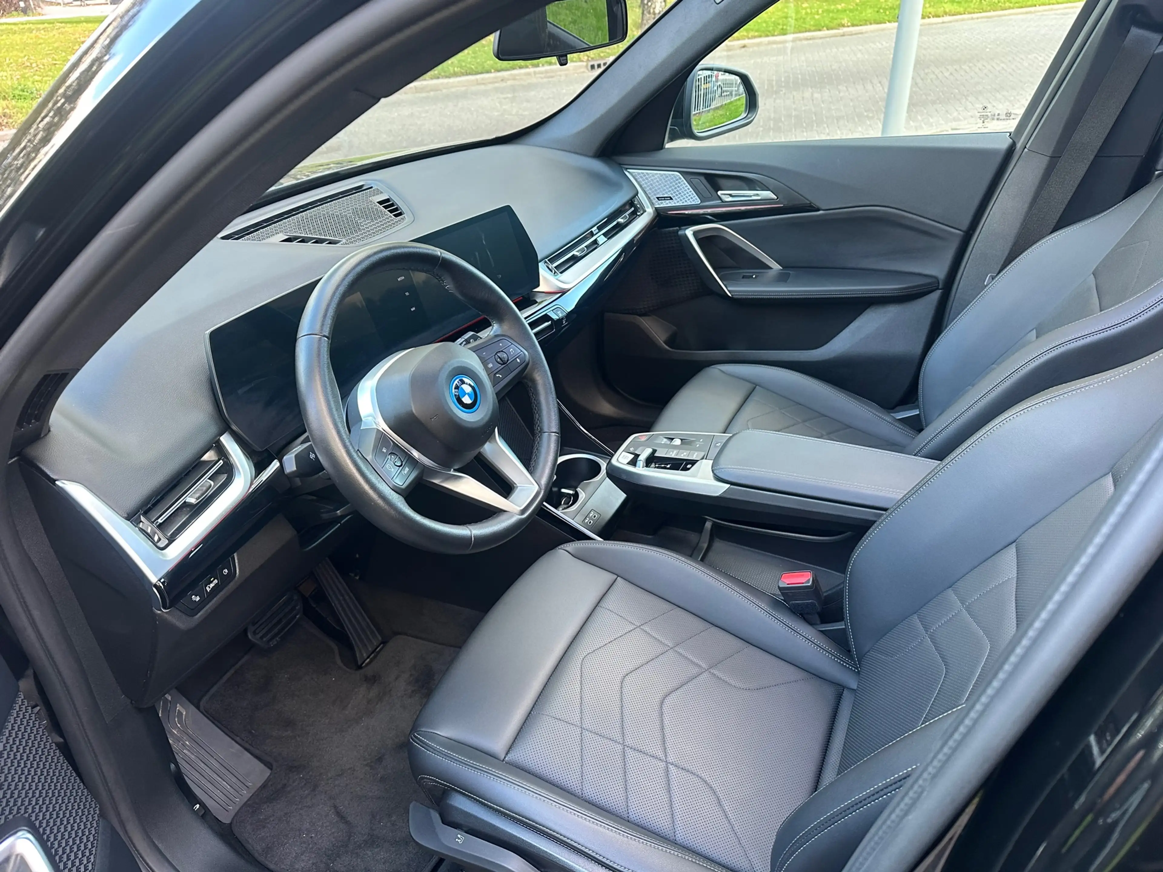 BMW X1 XDrive25e — photo 14
